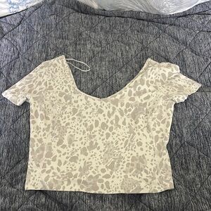 Lululemon Athletica Cream Fitted Crop Blouse